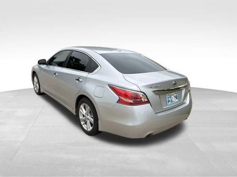 Used 2015 Nissan Altima 2.5 SV w/ Convenience Package FWD image 6
