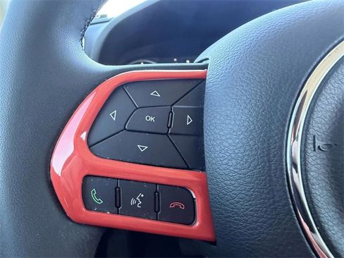 Used 2018 Jeep Renegade Latitude w/ Popular Equipment Group image 14