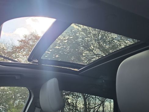 Used 2023 Lincoln Nautilus Reserve w/ Equipment Group 201A image 6