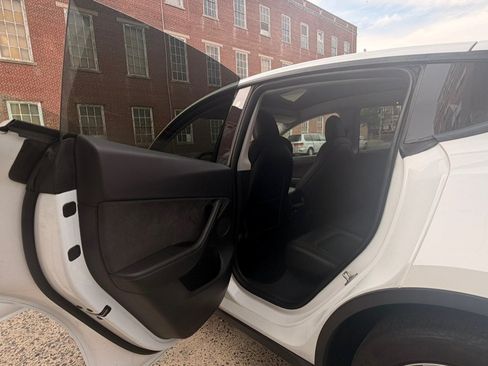 Used 2021 Tesla Model Y 2WD image 8