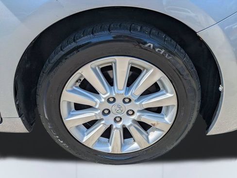 Used 2014 Toyota Sienna Limited w/ Limited Premium Package FWD image 11