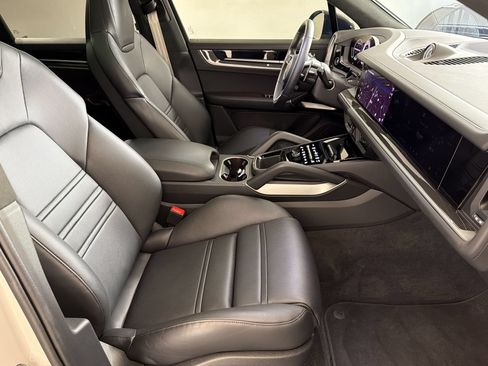Certified 2026 Porsche Cayenne GTS AWD/4WD image 26