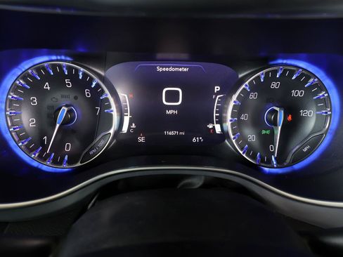 Used 2019 Chrysler Pacifica Touring-L Plus w/ Advanced Safetytec Group FWD image 27