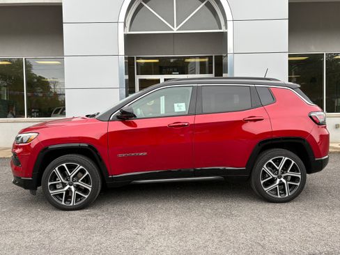 Certified 2025 Jeep Compass Limited w/ Elite Group AWD/4WD image 2