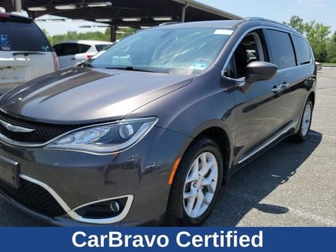 Used 2018 Chrysler Pacifica Touring-L w/ Tire & Wheel Group FWD image 1
