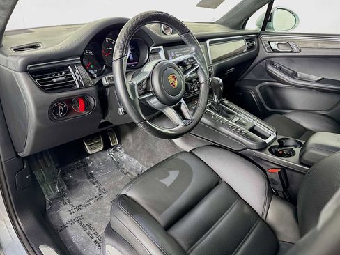 Used 2021 Porsche Macan Turbo image 9