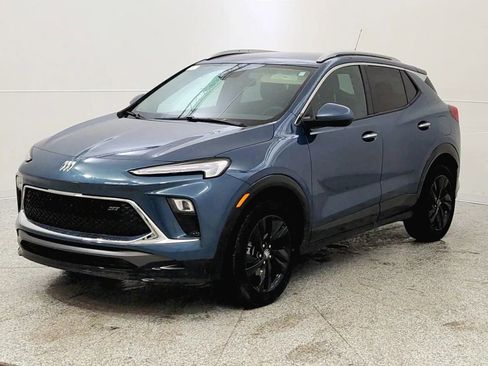 Used 2024 Buick Encore GX Sport Touring image 3