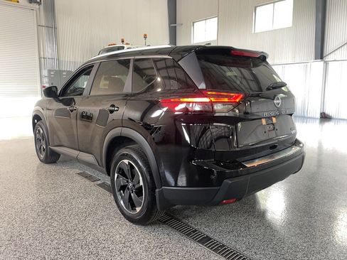 Used 2025 Nissan Rogue SV w/ SV Premium Package AWD/4WD image 12