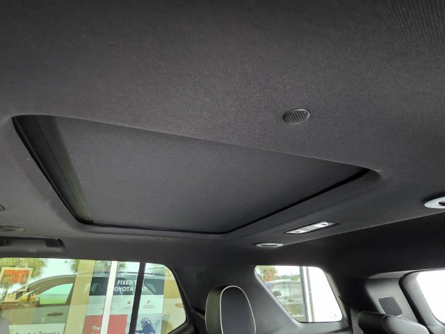 Used 2023 Chevrolet Traverse Premier w/ Redline Edition FWD image 11