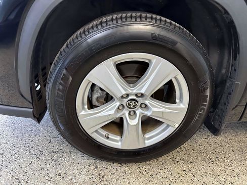 Certified 2024 Toyota Highlander LE AWD/4WD image 7