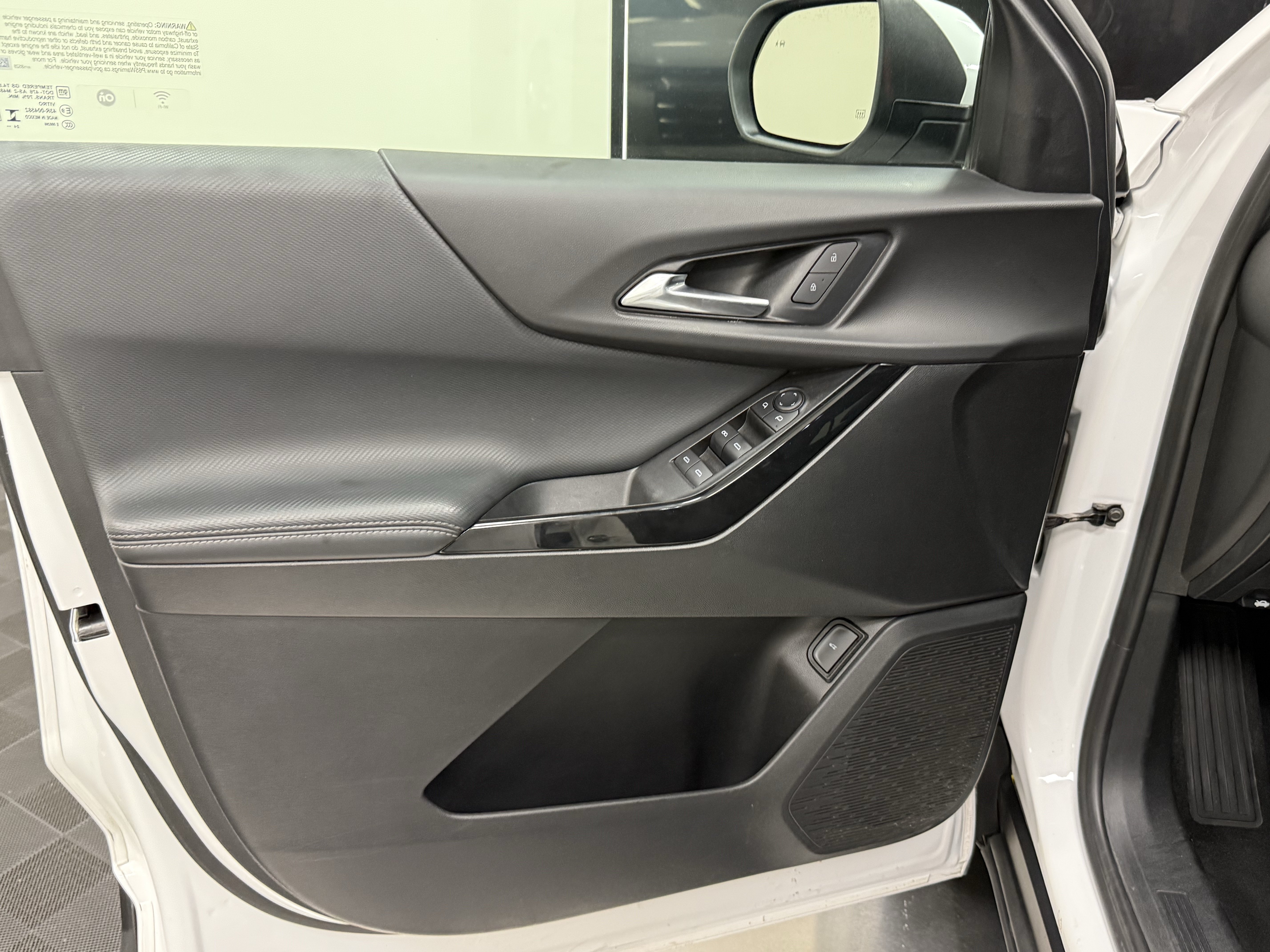 Used 2025 Chevrolet Equinox LT w/ Convenience Package II FWD image 10