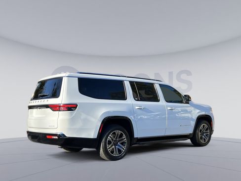 Used 2024 Jeep Wagoneer L Series II w/ Flexible Seating Group image 5