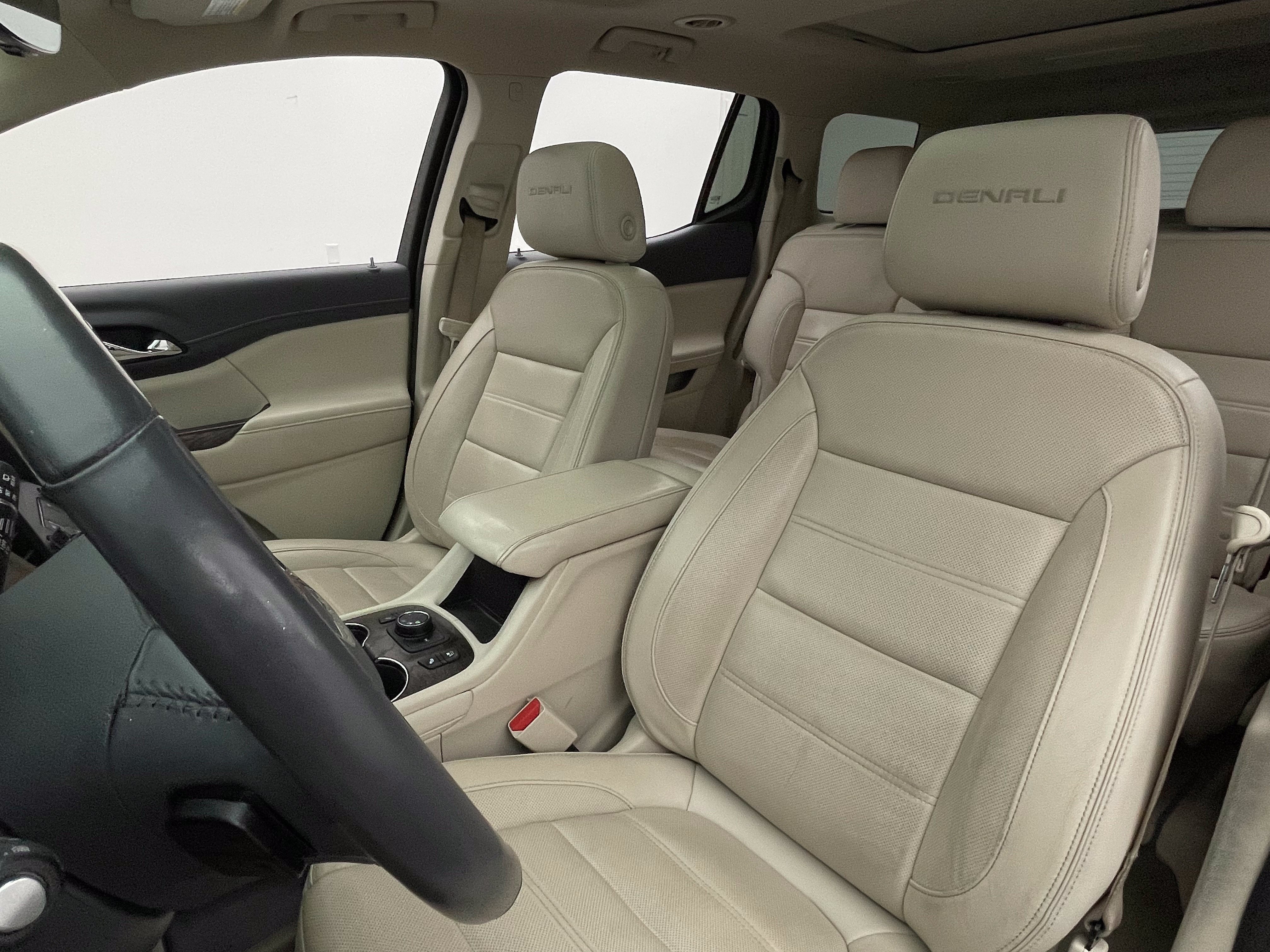 Used 2020 GMC Acadia Denali w/ Technology Package FWD image 18