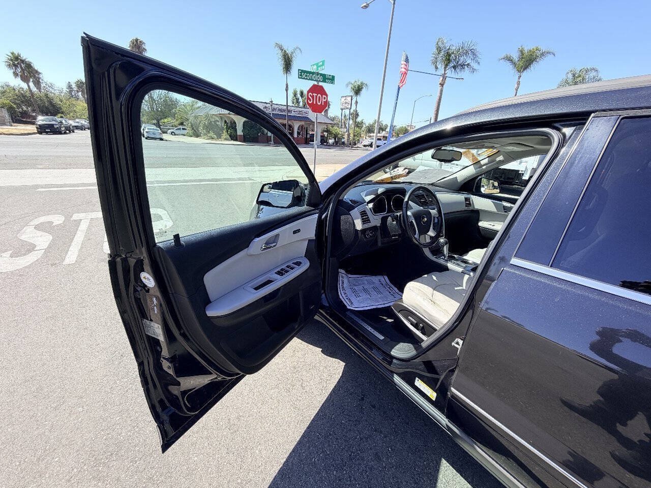 Used 2011 Chevrolet Traverse LTZ FWD image 12