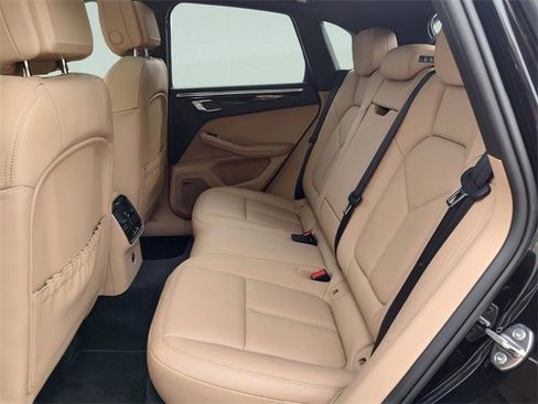 Used 2024 Porsche Macan image 31