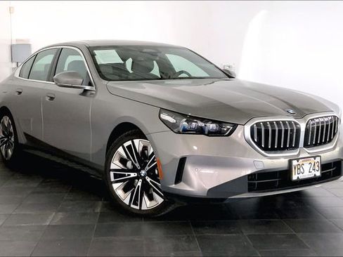 Used 2026 BMW 530i w/ Premium Package RWD image 2