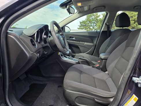 Used 2016 Chevrolet Cruze LT w/ Technology Package FWD image 13