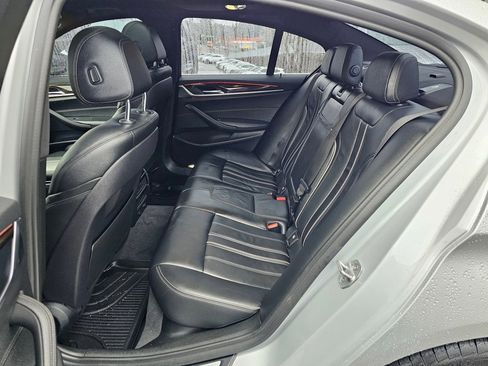 Used 2019 BMW 530e xDrive w/ Premium Package image 23