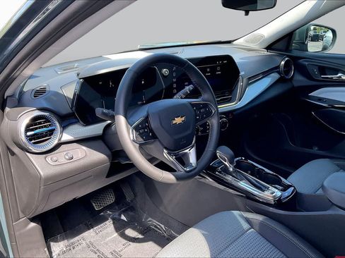 Certified 2026 Chevrolet Trax LT w/ LT Convenience Package FWD image 14