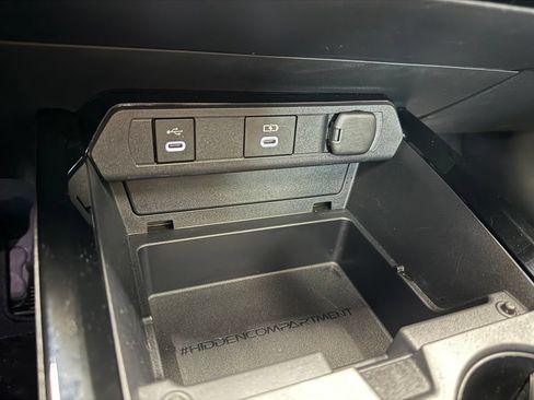 Used 2024 Toyota Prius Prime Premium w/ Advanced Technology Package FWD image 18
