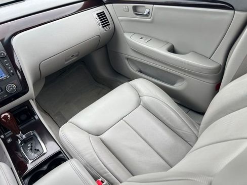 Used 2009 Cadillac DTS w/ Sun And Navigation Package FWD image 15