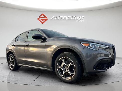 Used 2023 Alfa Romeo Stelvio Sprint image 10