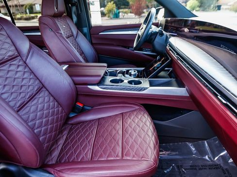 Used 2025 Cadillac Escalade Sport w/ Touring Package image 17