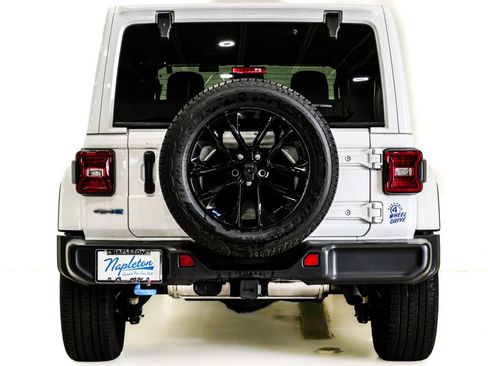 Used 2022 Jeep Wrangler Unlimited Sahara w/ Cold Weather Group AWD/4WD image 8