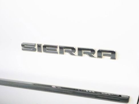 Used 2018 GMC Sierra 1500 SLT w/ Enhanced Driver Alert Package image 11