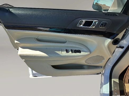 Used 2019 Lincoln MKT AWD image 22
