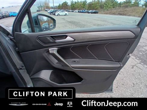 Used 2024 Volkswagen Tiguan SE image 14