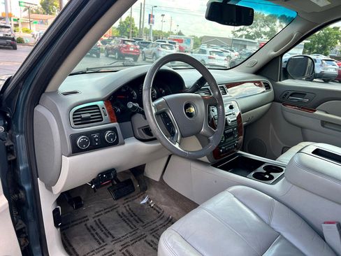 Used 2012 Chevrolet Avalanche LT image 19