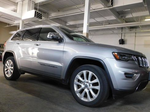 Used 2017 Jeep Grand Cherokee Limited w/ Luxury Group II AWD/4WD image 5