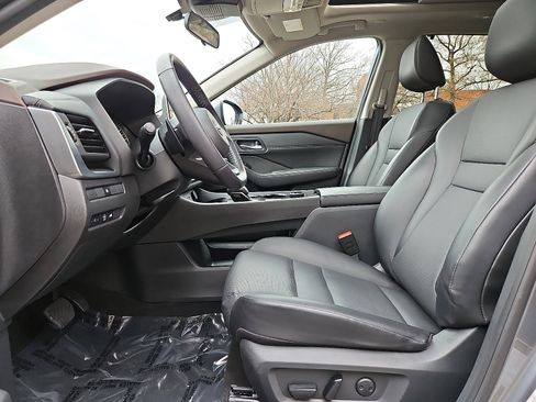 Certified 2023 Nissan Rogue SV w/ SV Premium B Package image 13