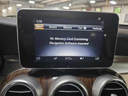 Used 2019 Mercedes-Benz GLC 300 4MATIC image 23