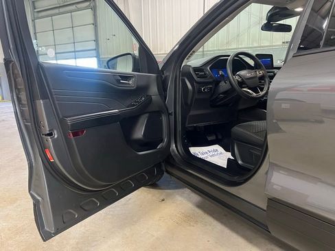 Used 2025 Ford Escape Active w/ Cold Weather Package FWD image 10