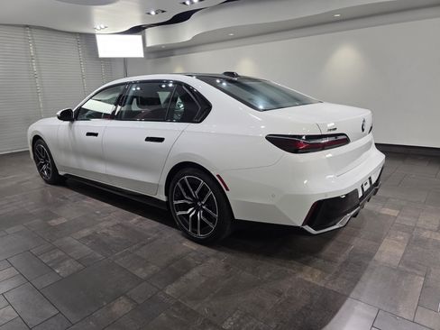 Used 2025 BMW 740i xDrive AWD/4WD image 4