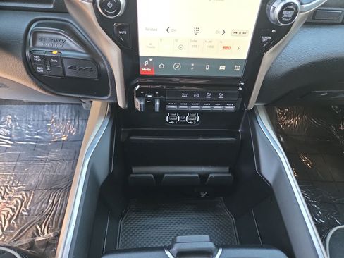 Used 2022 RAM 2500 Laramie AWD/4WD image 25
