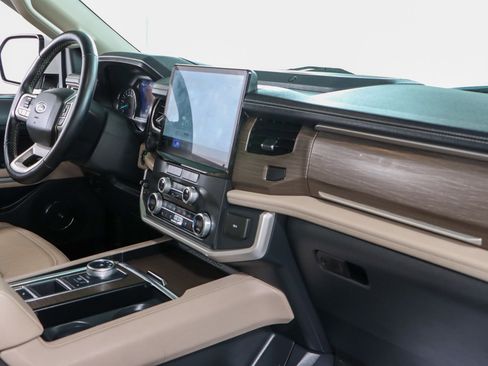 Used 2022 Ford Expedition Limited image 28