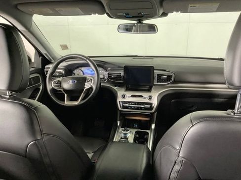 Used 2023 Ford Explorer XLT w/ Equipment Group 202A AWD/4WD image 15