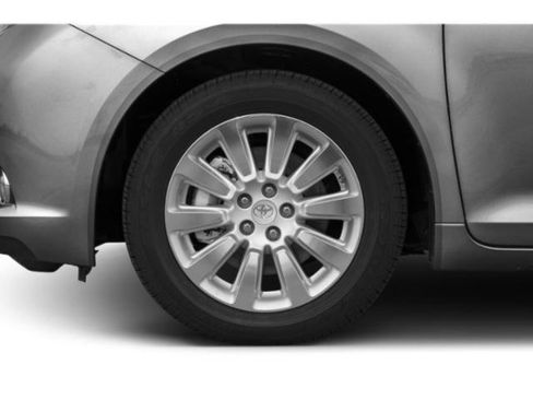 Used 2015 Toyota Sienna XLE image 12