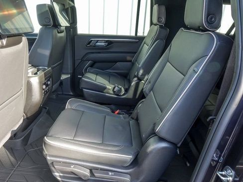 New 2026 Chevrolet Suburban Premier image 19