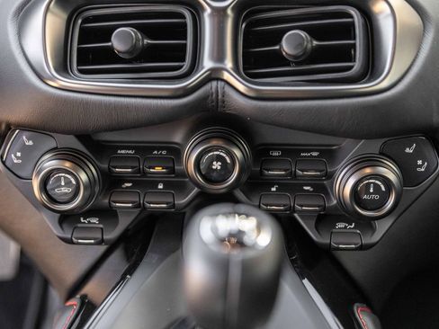 Used 2021 Aston Martin V8 Vantage Coupe RWD image 27