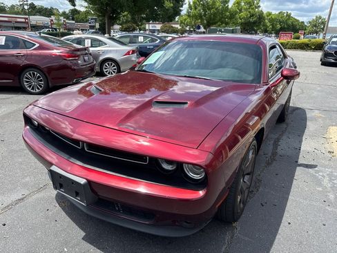 Used 2017 Dodge Challenger SXT Plus RWD image 1