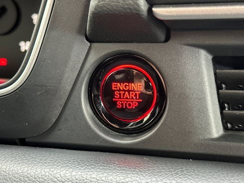 Certified 2025 Honda Pilot Sport image 34