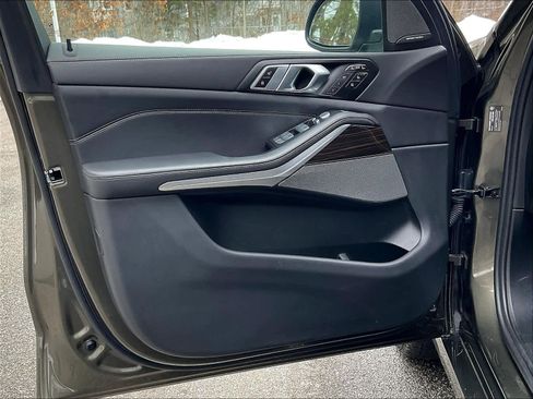 Used 2024 BMW X7 xDrive40i w/ Executive Package image 9