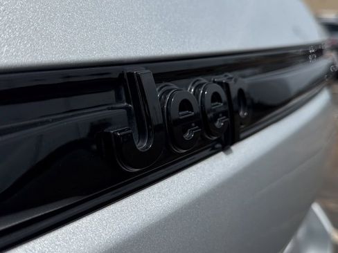 Used 2023 Jeep Grand Cherokee Altitude RWD image 47