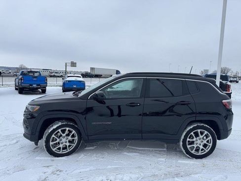 Used 2024 Jeep Compass Latitude image 5