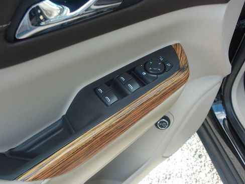 Used 2019 GMC Acadia Denali w/ Technology Package FWD image 12