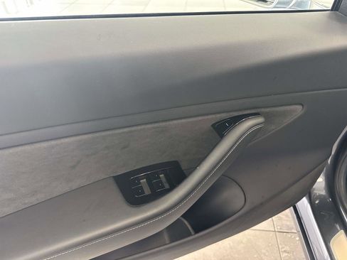 Used 2018 Tesla Model 3 Long Range RWD image 18